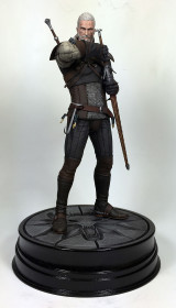 geralt-figurka2-dark-horse