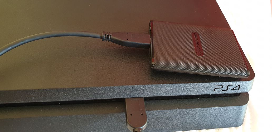 Zdjęcie okładkowe wpisu Test: Zewnętrzny dysk SSD Transcend ESD220C – Mały, ale wariat!