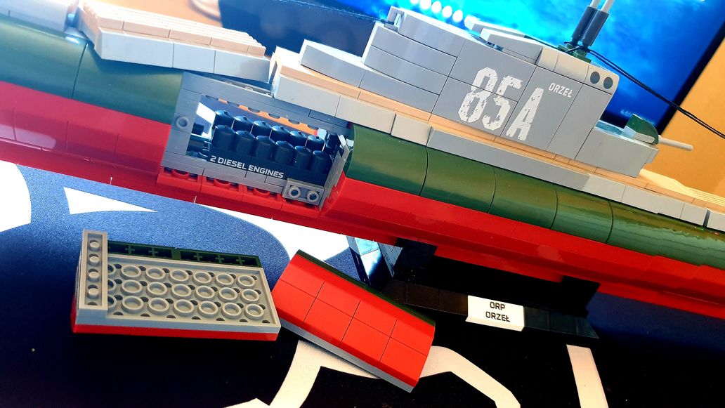Zdjęcie okładkowe wpisu Budujemy: ORP Orzeł z klocków COBI