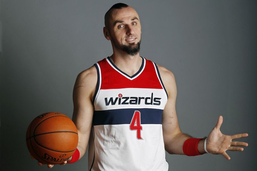 Zdjęcie okładkowe wpisu Wesprzyj aukcję charytatywną i zdobądź koszulkę z autografem Gortata