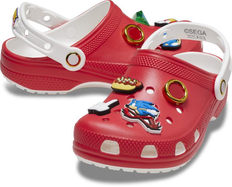 Zdjęcie okładkowe wpisu SEGA i Crocs ujawniają nowe klasyczne chodaki w stylu Sonic oraz nowe charmsy.